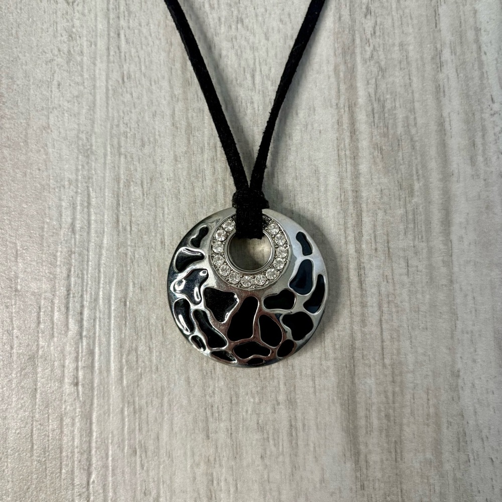 Lia Sophia Spot On Giraffe Medallion Necklace Silver Black Suede Y2K Mob Wife